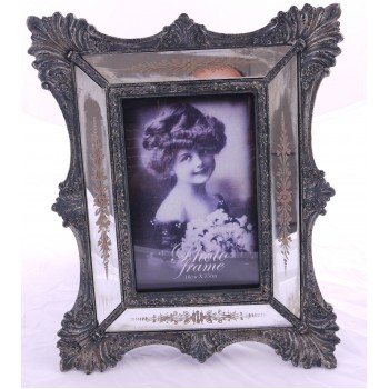 New on Vintage Style Picture Frame